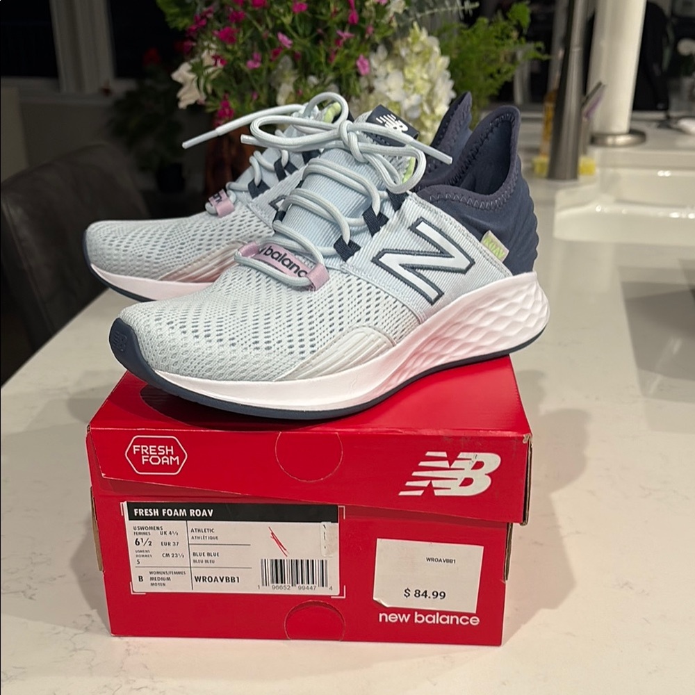 New in box New Balance Fresh Foam Roav Sneakers - Light Blue and Navy size 6.5m